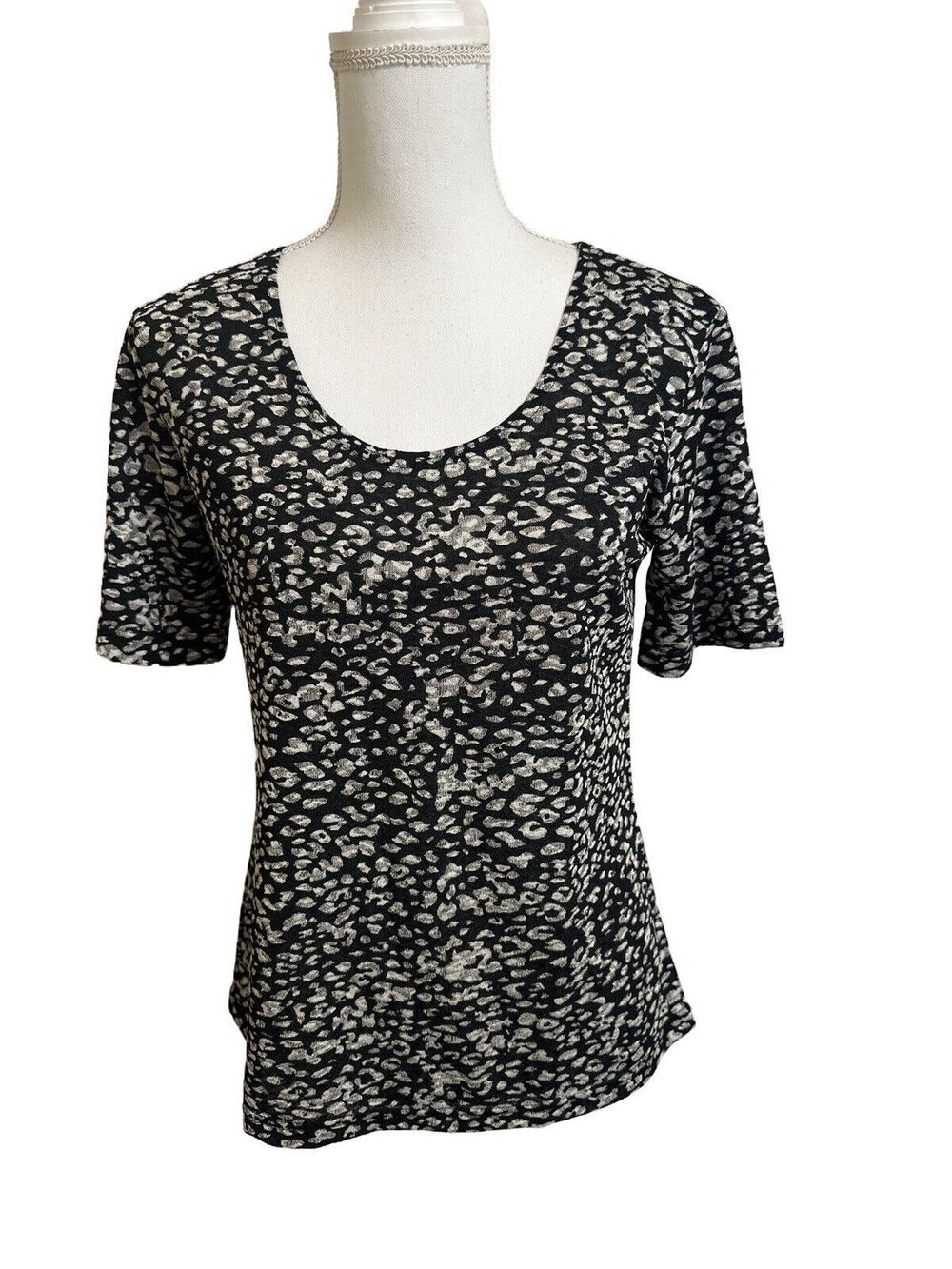 NWT The Magic Scarf Co. Womens One Size S-L Black Leopard Print Short Sleeve Top